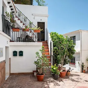 Traditional 2 Double Bed In Quiet Square Apartamento